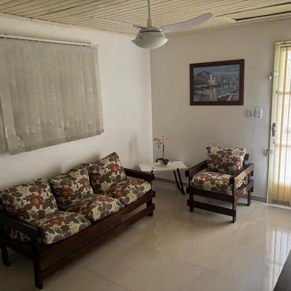 Entire house accommodates up to 9 people!, hotel v mestu Alegrete
