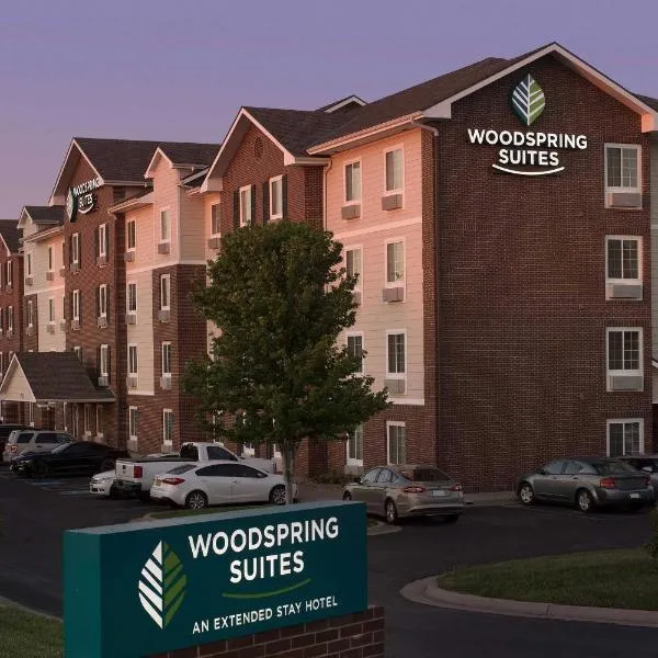 WoodSpring Suites Kansas City Lenexa, hotel in Lenexa