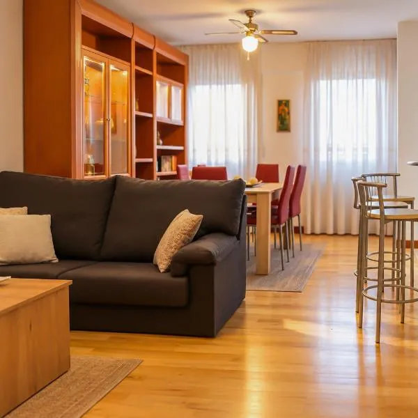 APARTAMETO BAZTANGOA I Centro Elizondo, hotel v destinácii Elizondo