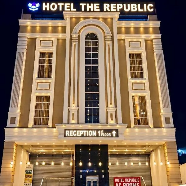 Hotel The Republic Chandigarh Zirakpur – hotel w mieście Zirakpur