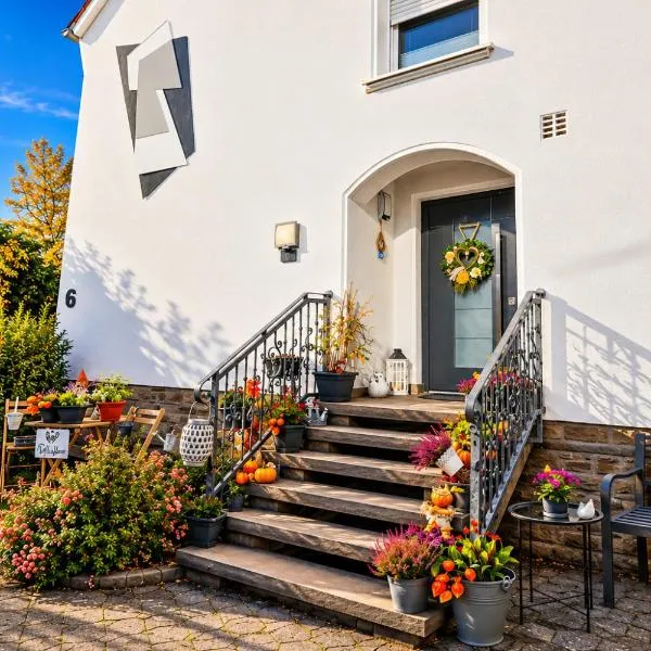 Ferienwohnung Elya, Gartenidylle, Ruhe, Outlet-Nähe, hotel en Bad Münstereifel