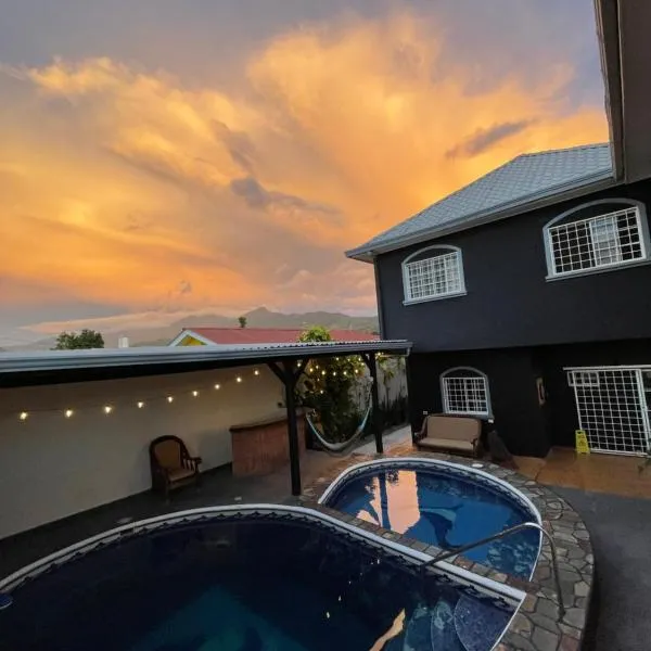 Trébol House Hostel, hotel in La Ceiba