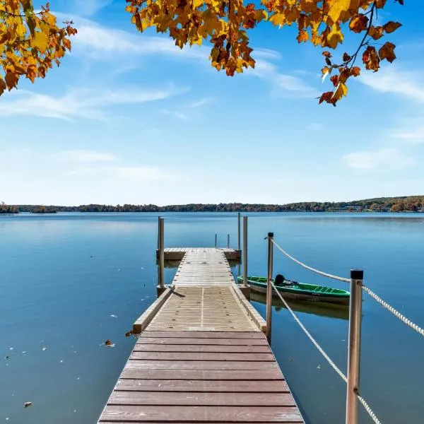 Grammy's Lake House on Lake Pocotopaug, hotel em East Hampton
