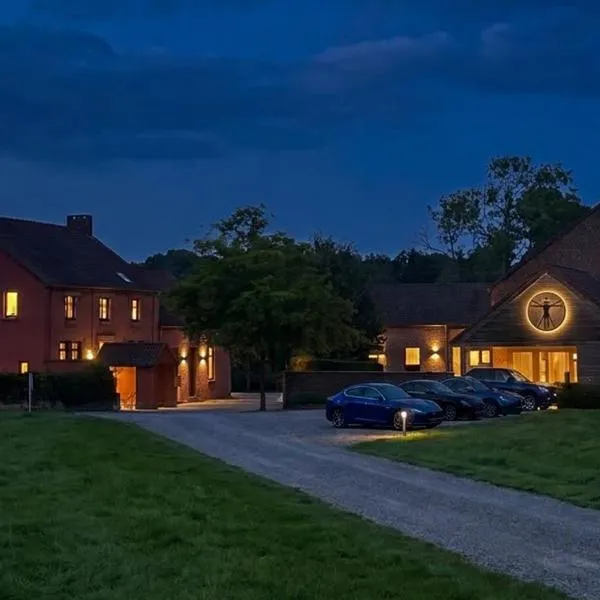 Domaine du Bois d'Hez - Corporate Privative Hotel，Genappe的飯店