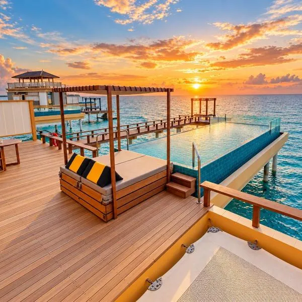Angsana Velavaru InOcean Villas - Free Return Seaplane Transfers، فندق في دالو أتول