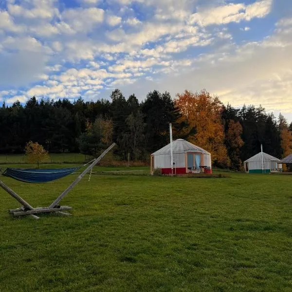 Glamping Niebiańska Osada Jurty Dolnośląskie, hotel in Polanica-Zdrój