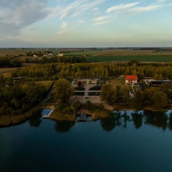 Sen Topoli - Domy nad jeziorem I Sauna I Plaża I 30 min od Torunia โรงแรมในMirakowo