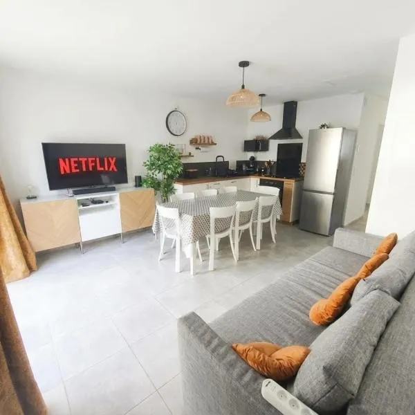 Charmante Maisonnette T3 avec Jardin Privé, hotel en La Motte-dʼAigues