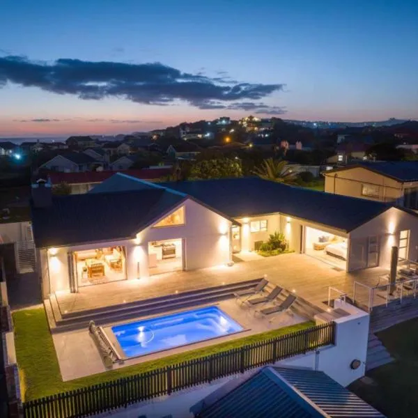The Rest Beach House- Private pool and Solar, hotel v destinácii Port Alfred