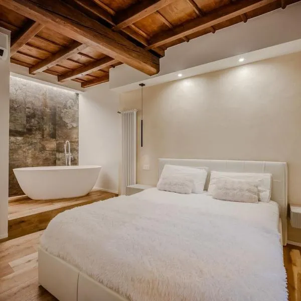 Perla sul Lago - LuxuryApartment - Arona centre, hotel in Arona