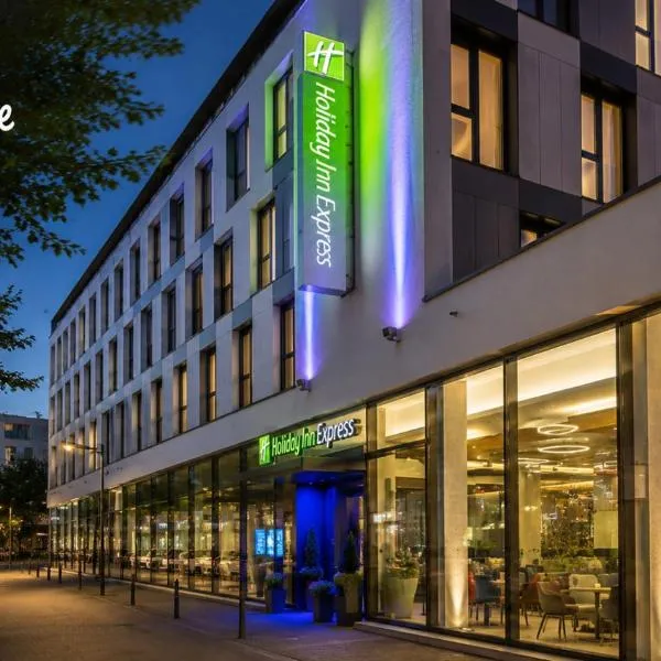 Holiday Inn Express Stuttgart-Waiblingen by IHG، فندق في فايبلينغن