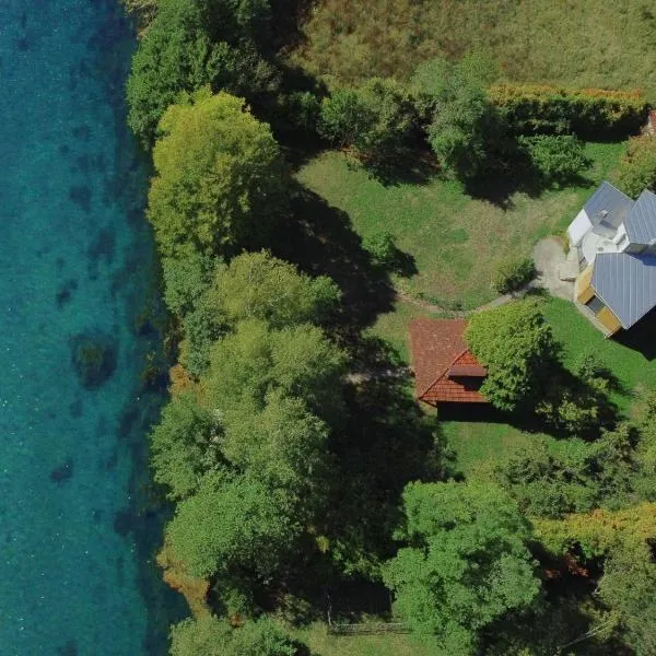 The River House، فندق في Lohovo