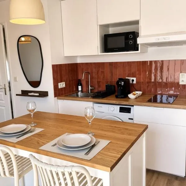 Suite Ô Maé Village Outlet - Aéroport Lyon, hotel din La Verpillière