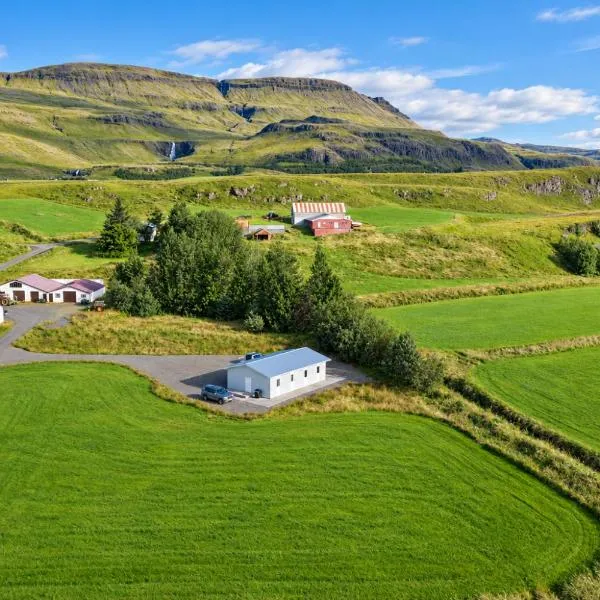 Selfell Guesthouse by Stay in Iceland、カールバフェットルのホテル