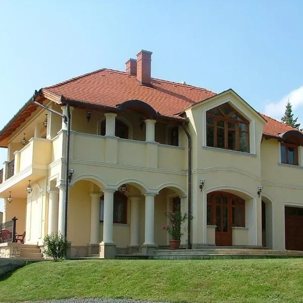 Bruckner Villa Apartman, hotelli Balatonfüredissä