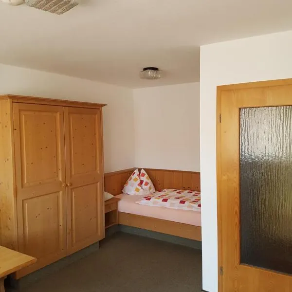 Gästehaus Kübler, hotel v destinaci Weissach