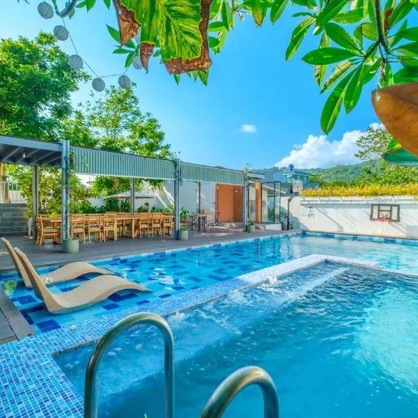 Tirta Spring Villa with Hotspring Pool, hotel em Los Baños