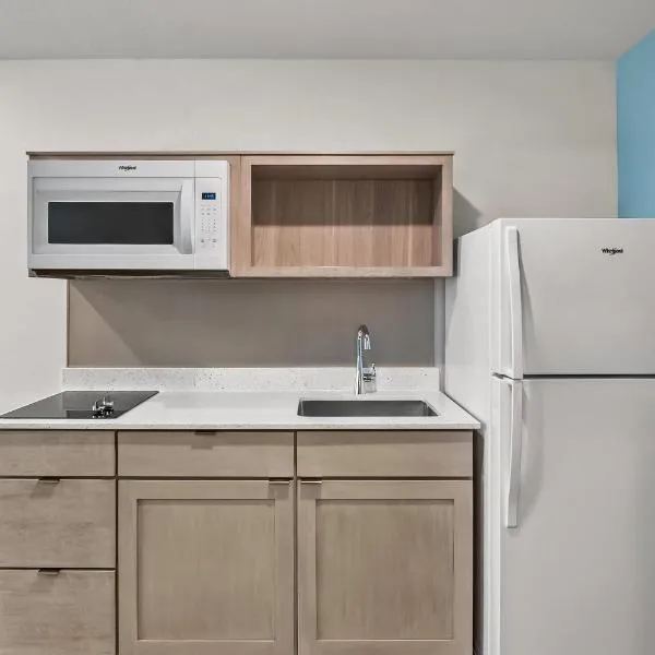 WoodSpring Suites Newington - Hartford South, хотел в Newington