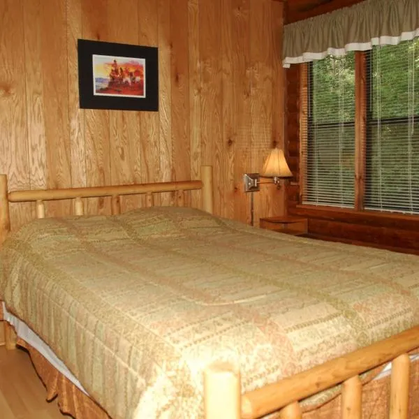 Carolina Landing Camping Resort Cabin 14, hotel en Fair Play