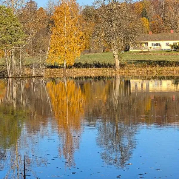 Bruksgården Bed&Breakfast، فندق في Undenäs
