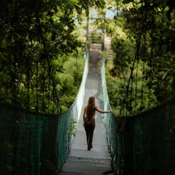 Sunshine Sanctuary Boutique Jungle Lodge, hotel em Montezuma