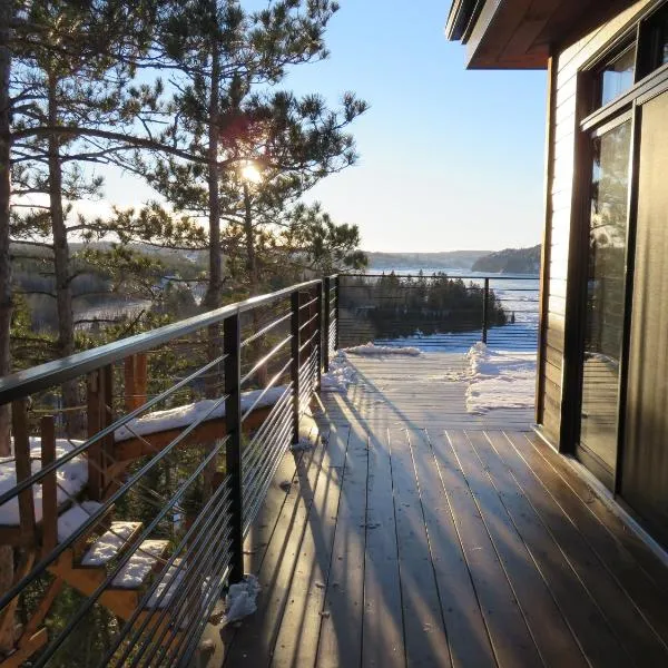 Gîte du Haut des Arbres, hotel v destinaci Saguenay