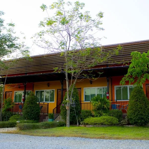 Navy Sisatchanalai, hotel en Ban Khlong Krachong