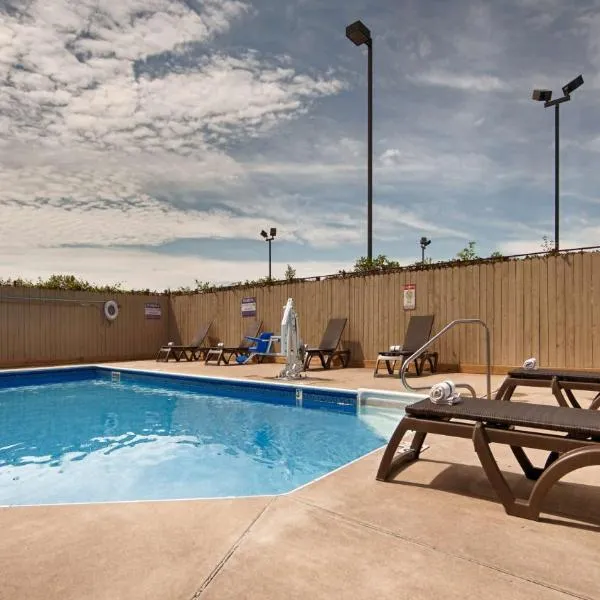Best Western Crossroads Inn, hotel in Schererville