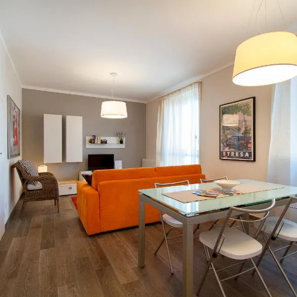 Apartments La Lombarda Centro Storico Stresa – hotel w mieście Stresa