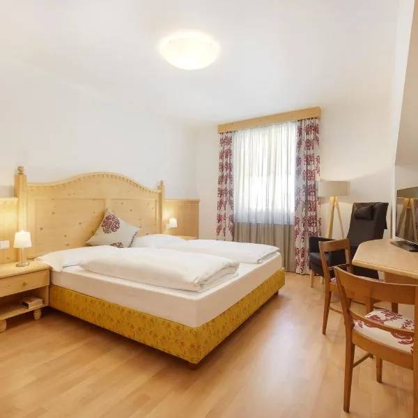 Parkhotel Post, viešbutis mieste Kjuza