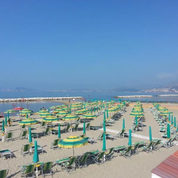 Guesthouse Holiday Formia beach, hotel in Formia