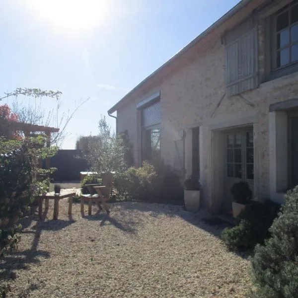 la grange aux hirondelles, hotel in Neuilly-en-Dun