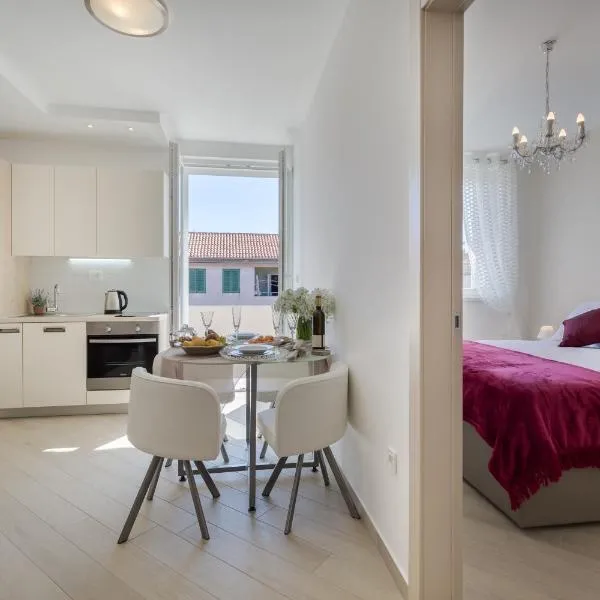 Central Boutique Apartments with balconies, in walking distance to the sea, Hotel in Zadar