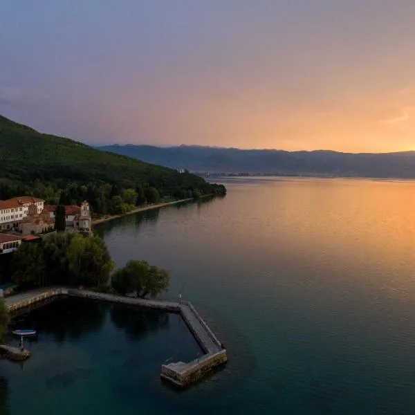 Hotel St. Naum, hotel em Trpejca