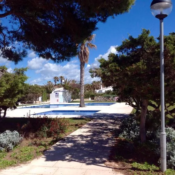 Chalet Marivent, hotel v destinaci Cala'n Bosch