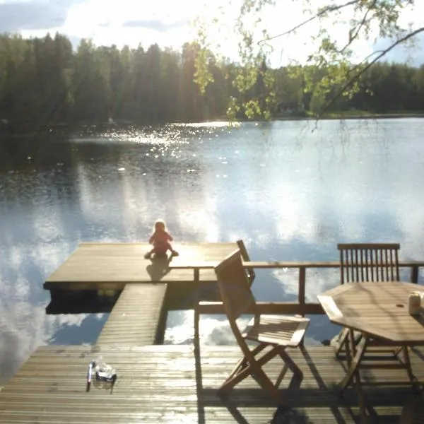 Lohja Chalet at Lake Enäjärvi, hotel in Mustalahti