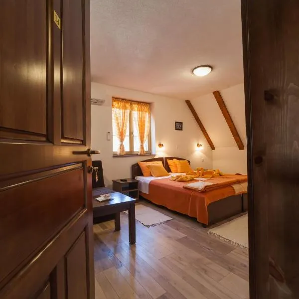 Guest House Rustico, hotell i Korenica