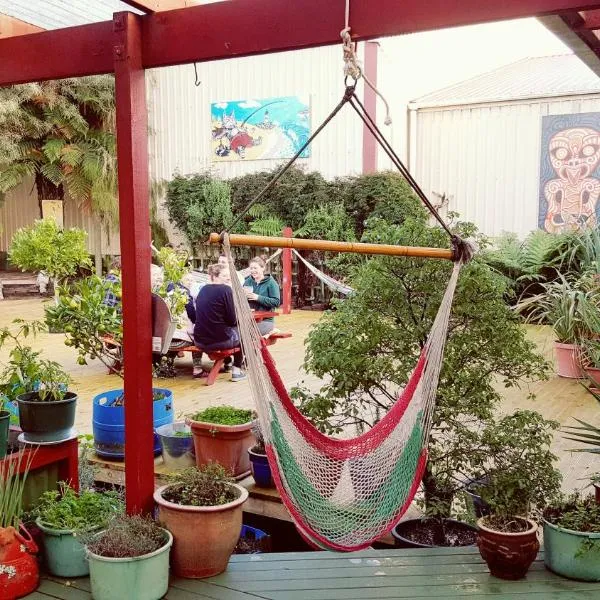 Bazil's Backpackers BBH Hostel & Surf School, hotel v destinaci Westport