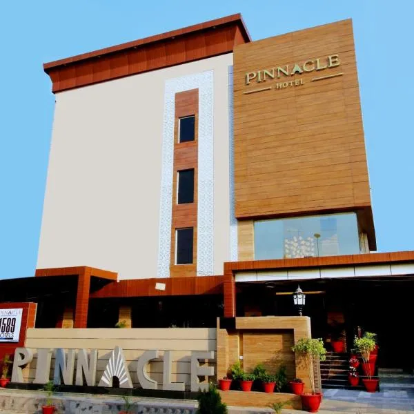 Pinnacle by Click Hotels, Lucknow, hotel in Banthra Sikandarpur