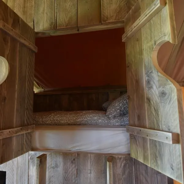 Glamping Aan de Vleterbeke, hotel v destinaci Oostvleteren