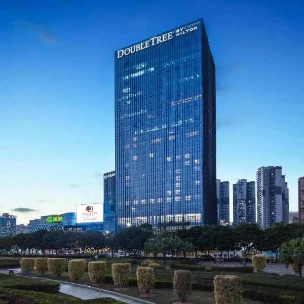 DoubleTree by Hilton Hotel Shenzhen Longhua, Near MTR Qinghu, Shenzhen North Railway, Uniwalk & Uniworld Shopping Mall, Sam's Club, Shenzhen Art Museum New Venue, Costco, hotell i Tangxia