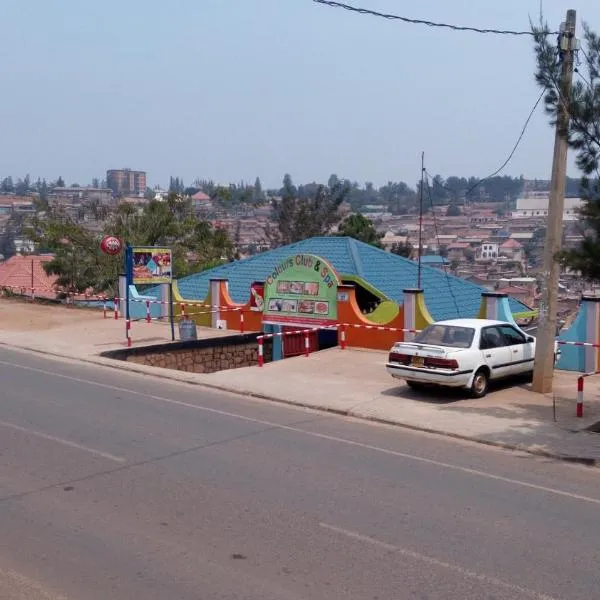 Colours Club and Spa, hotel in Masaka