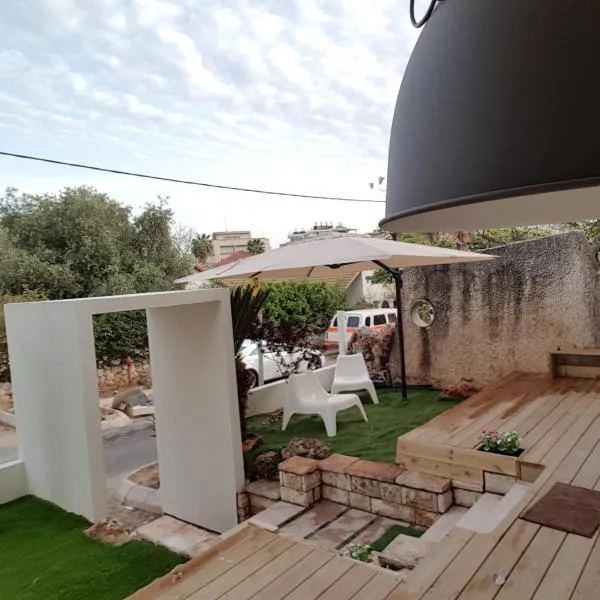 Quiet Garden, hotel di Rishon LeẔiyyon