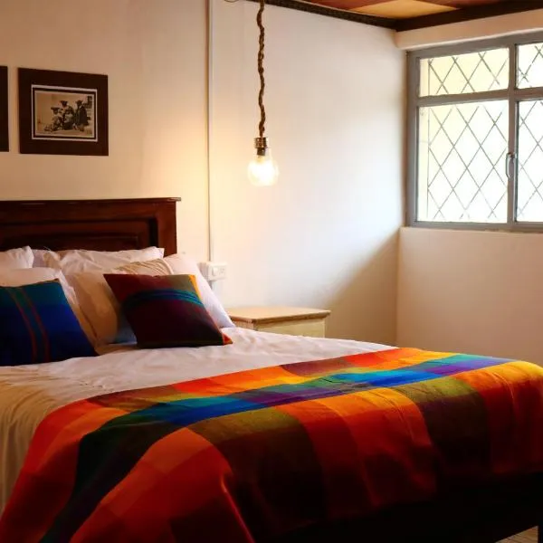 Hospedaje Los Ponchos, hotel v destinaci Otavalo