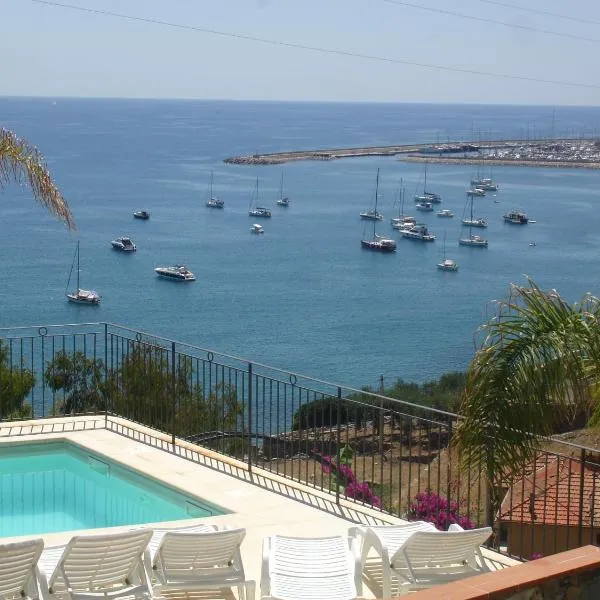 Villa del Mare Ligure Terme & SPA Piscina a 37 gradi, hotel v destinácii Santo Stefano al Mare