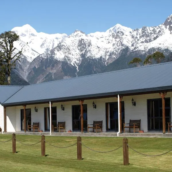 Mt Cook View Motel، فندق في Karangarua