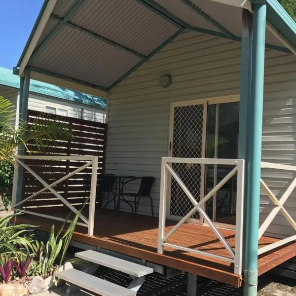 Kingfisher Caravan Park, hotel di Tin Can Bay