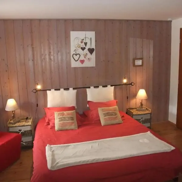 Le Domaine du Grand Cellier Chambres d'hôtes en Savoie, hotel in Montailleur