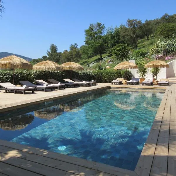 Villa Tricoli B&B avec Piscine, hotel em Les Issambres