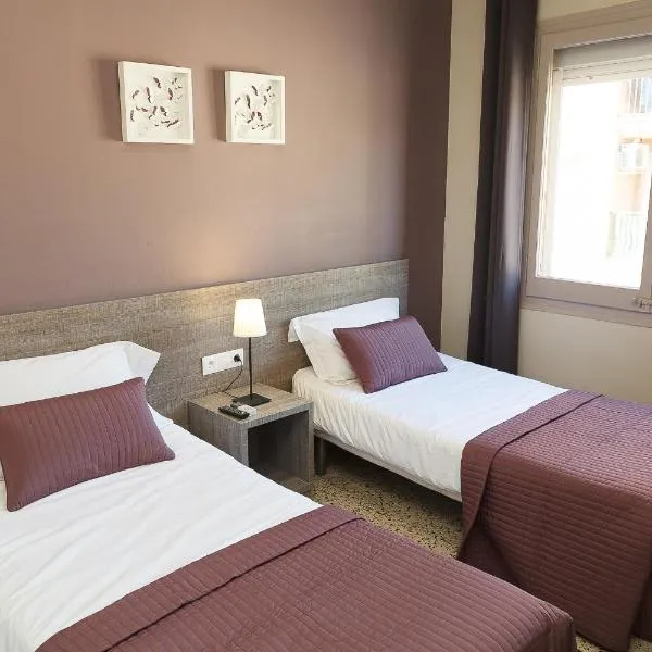 Hostal Fonda Montserrat, hotel v destinaci Cambrils